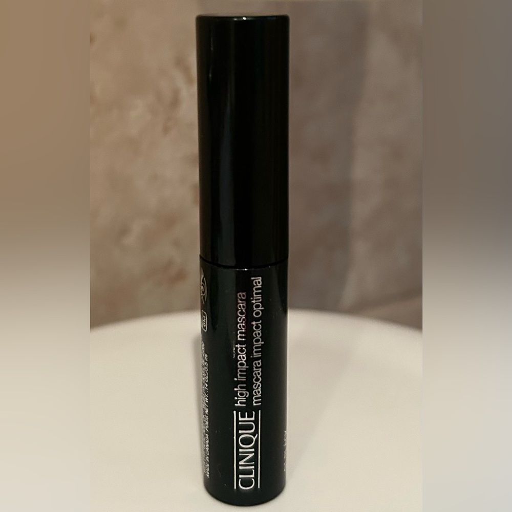 Clinique BUNDLE 4 facial products and makeup pouch - Picture 6 of 6